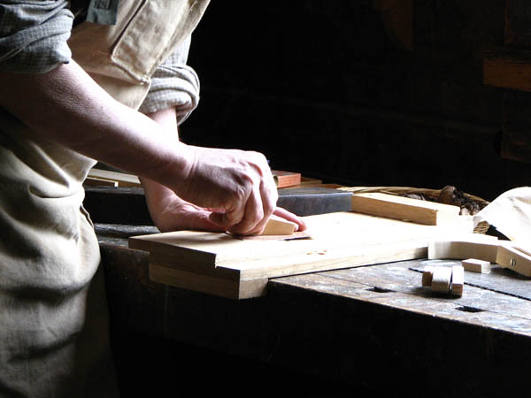 Nuestro equipo de profesionales cuenta  con muchos años de contrastada <strong>experiencia</strong> en el sector de la <strong>carpintería de madera en Fígols</strong>.